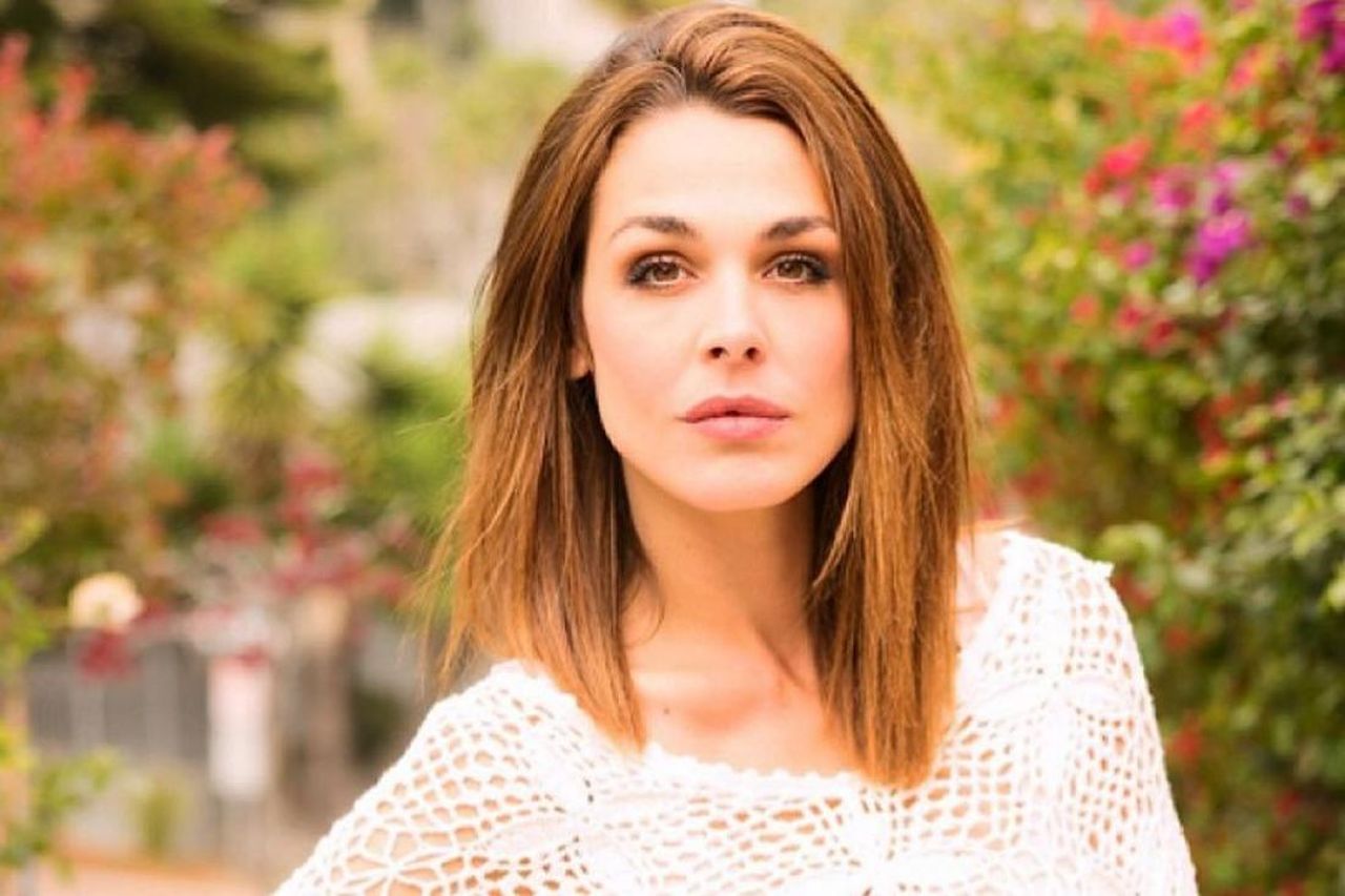Ιωάννα Τριανταφυλλίδου: ποζάρει ως μοντέλο σε 2 ασπρόμαυρα φωτογραφικά καρέ και γκρεμίζει το instagram