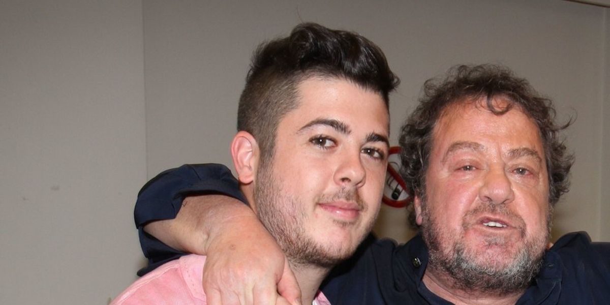 Γιάννης Πάριος: απολαμβάνει το ψάρεμα στην Πάρο μαζί με τον γιο του, Μιχαήλ