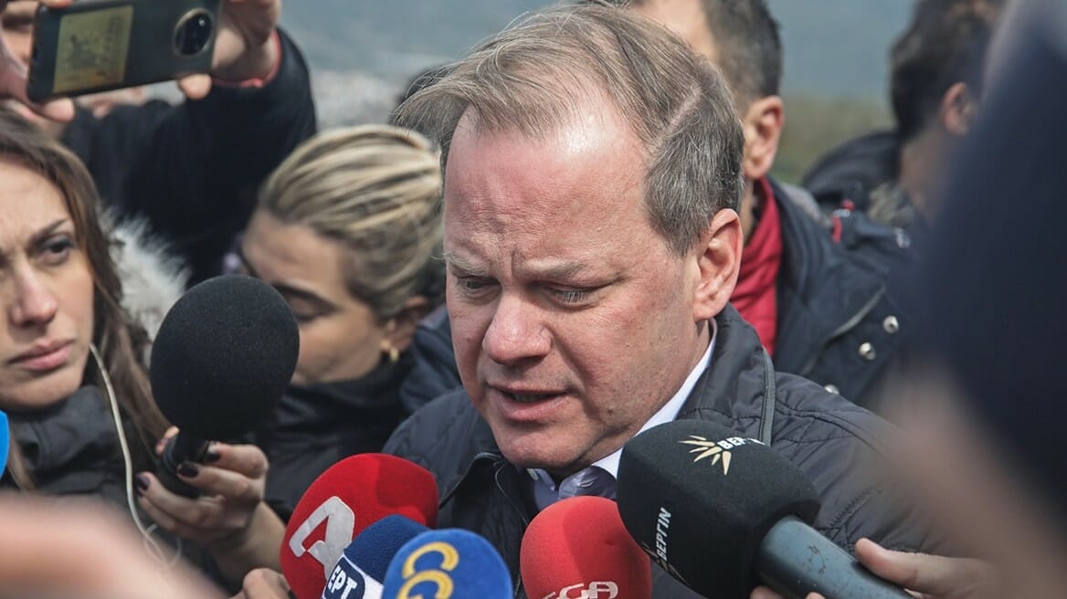 Κώστας Καραμανλής: Παραιτήθηκε ο υπουργός Υποδομών και Μεταφορών μετά το θανατηφόρο τροχαίο στη Τέμπη